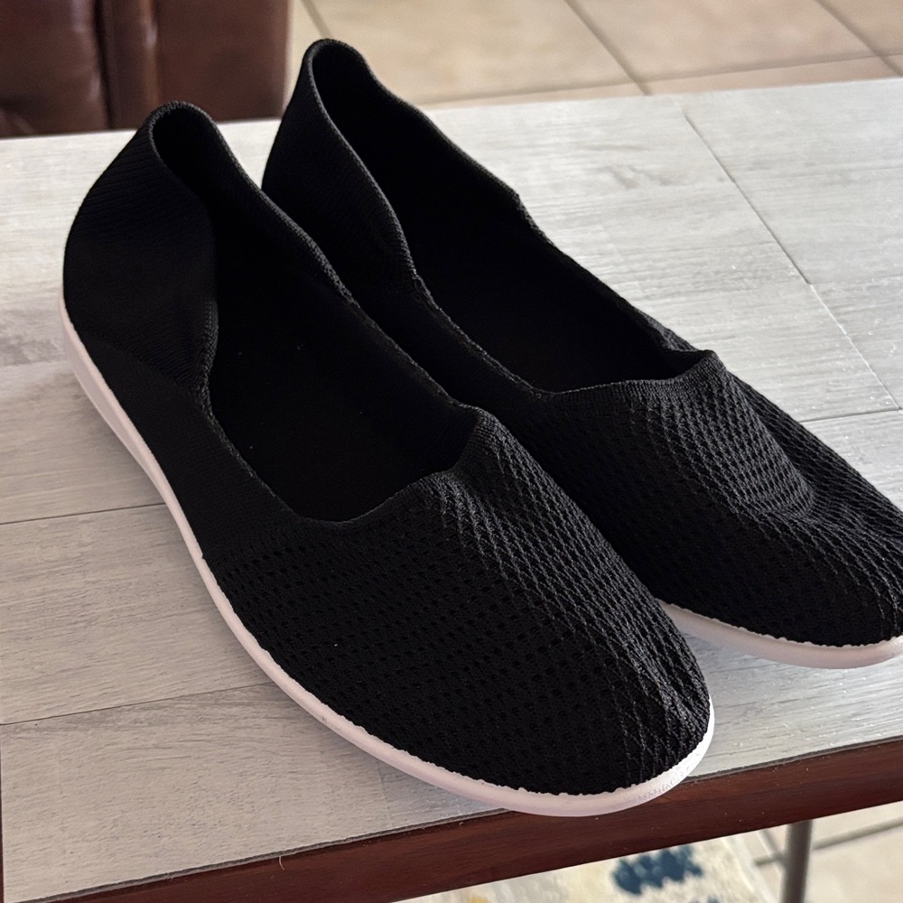 Black Knit Slip-On Women’s Flats Size 10 NWOT